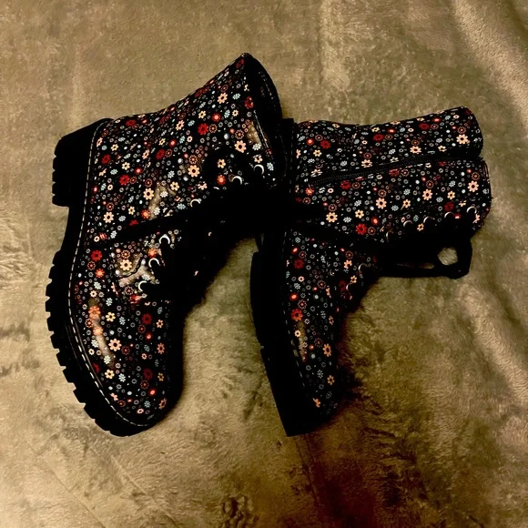 Sugar Kaedy combat boots. - Picture 3 of 7